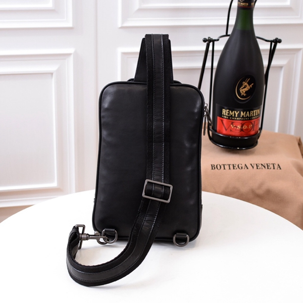 ボッテガヴェネタバッグ側面デザイン